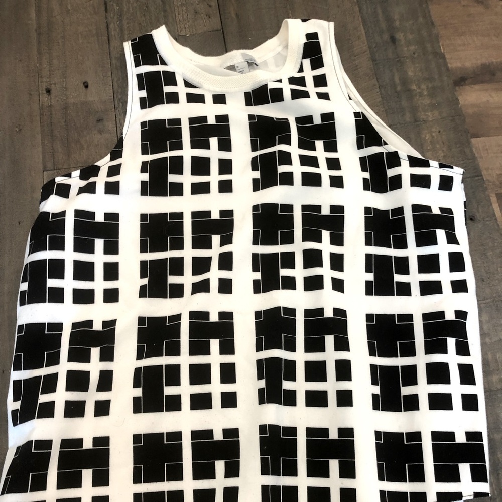 Medium sleeveless blouse. Lightly worn